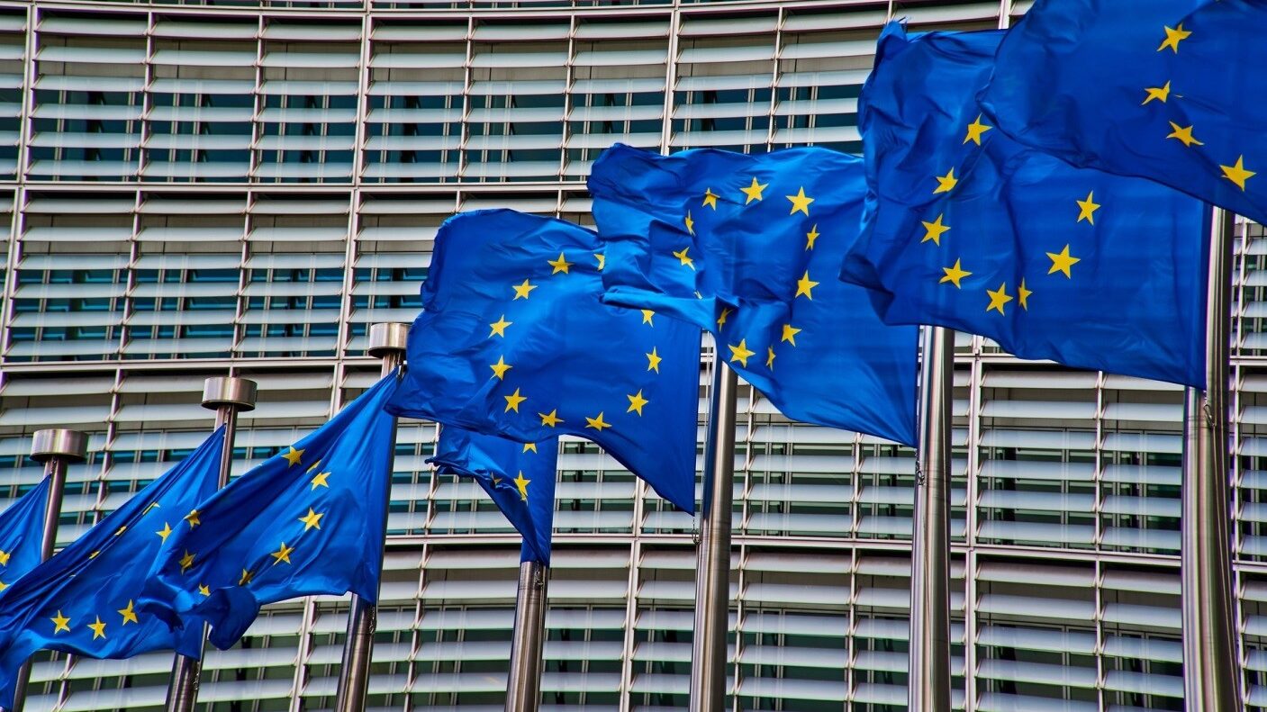 Bandiere europee che sventolano